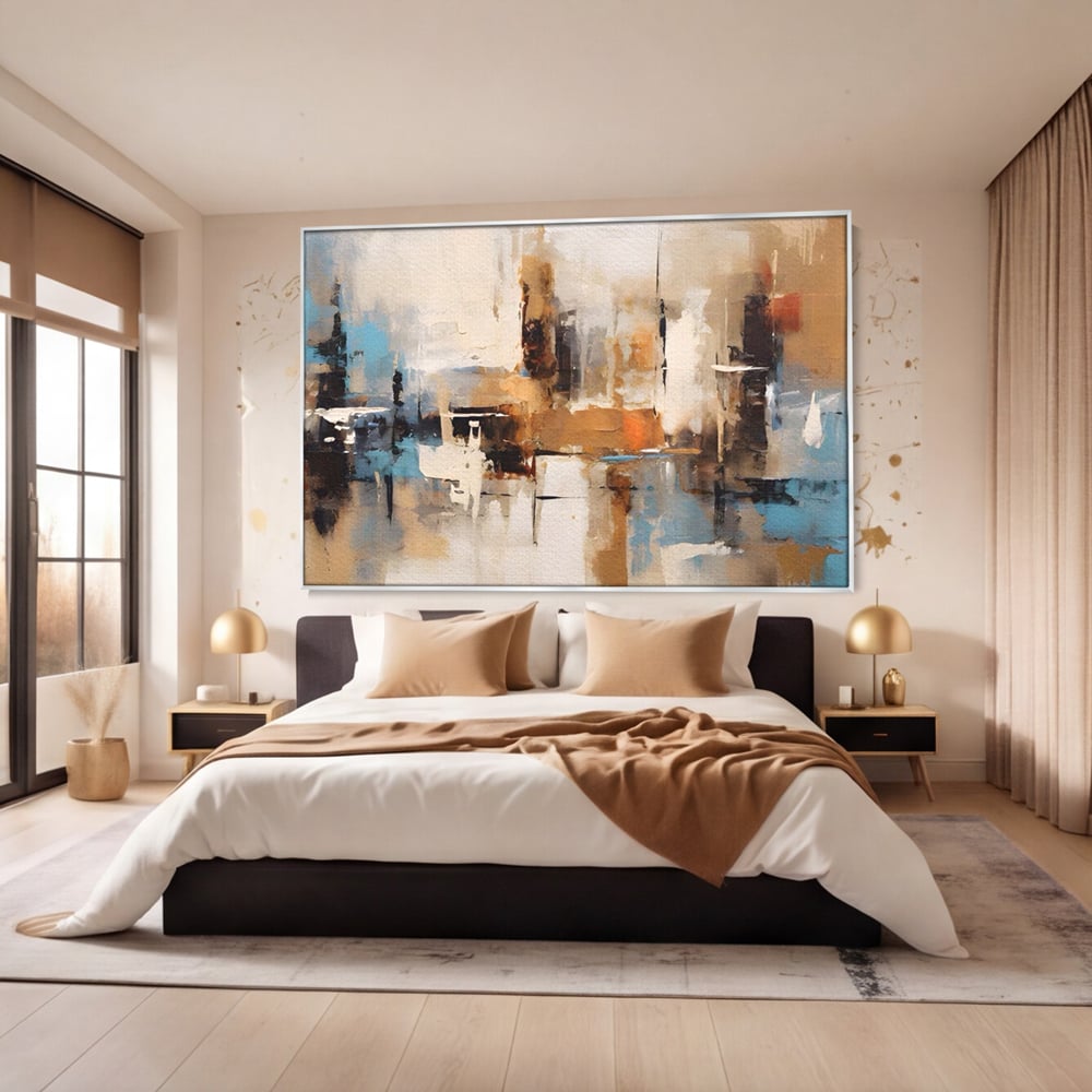 Tablou canvas cu pictura abstracta cu linii verticale, in rama de aluminiu argintiu, pe perete intr-un dormitor